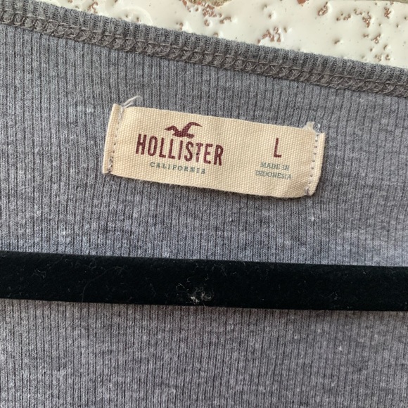 Hollister Grey Long Sleeve - Picture 4 of 4